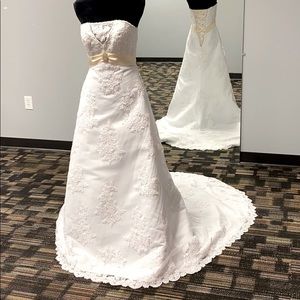 DaVinci wedding,strapless, lace, corset, Size 6